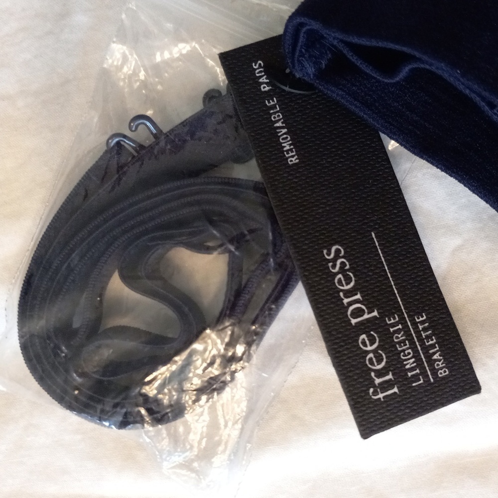 Navy Bralette - Picture 5 of 8